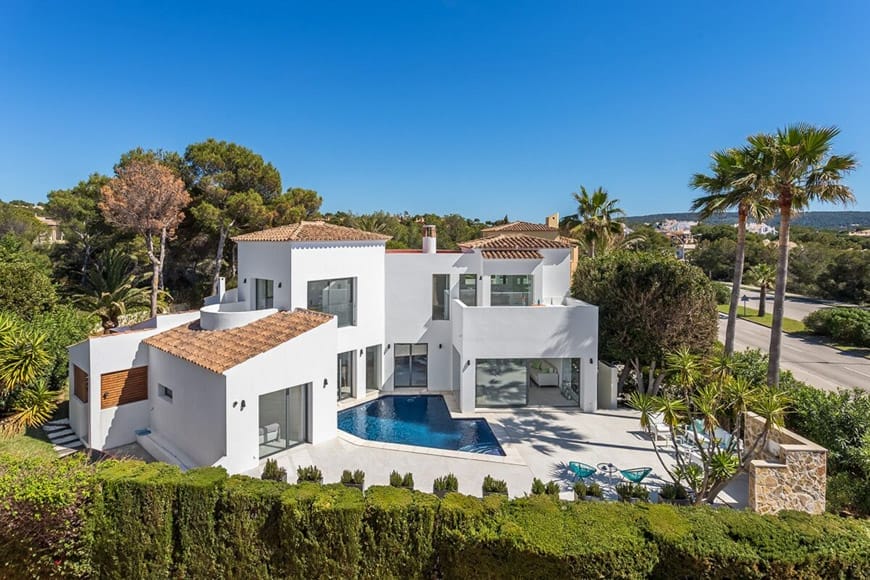 MODERN VILLA IN NOVA SANTA PONSA WITH PRIVATE POOL NEAR THE SEA