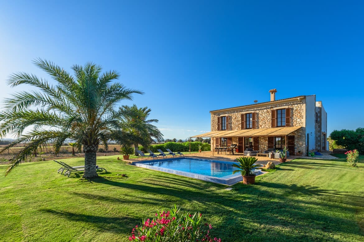 CHARMING RURAL FINCA WITH POOL AND PANORAMIC VIEWS NEAR MANACOR